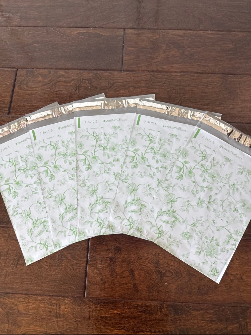 40 Pack - 7.5x10.5” Beautiful Green Toile Poly Mailers